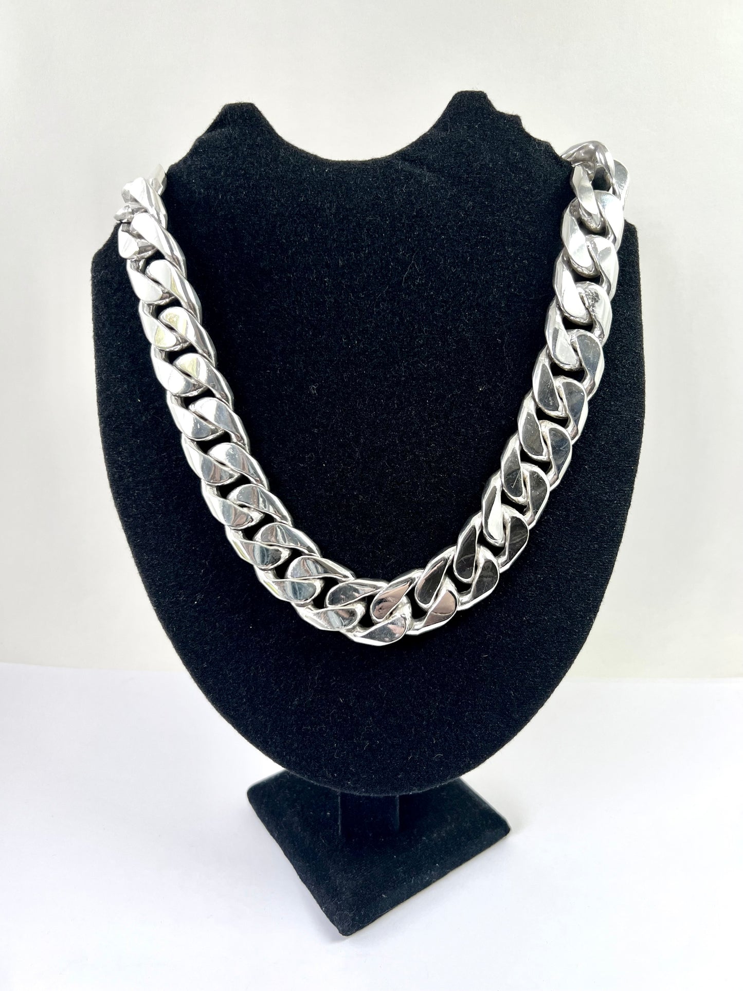 Big Taxco, Mexican 925 Sterling Silver Cuban Chain Necklace. 545 g, 55.5cm, 22"