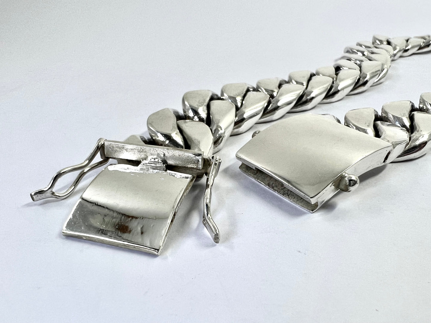 Big Taxco, Mexican 925 Sterling Silver Cuban Chain Necklace. 545 g, 55.5cm, 22"